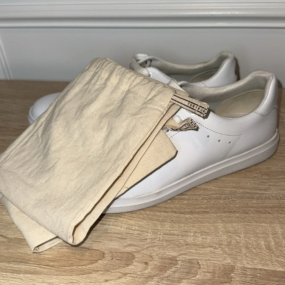 Tory Burch White “Howell Court” W DUST‎ BAG Athletic Shoes Sleek Design Sz 9 EUC